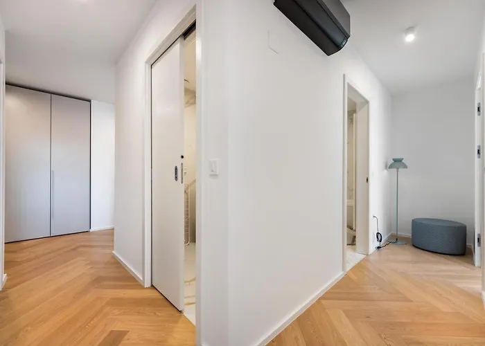 Modern Three-bedroom Masarykova With Private Parking Apartment *