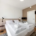 Апартаменти Modern Three-bedroom Masarykova With Private Parking Любляна
