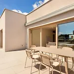 Апартаменти Modern Three-bedroom Masarykova With Private Parking *