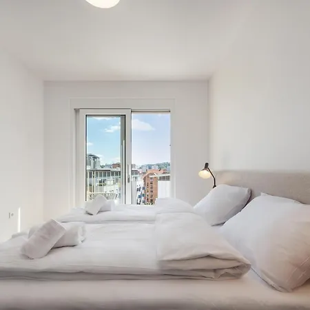 Modern Three-bedroom Masarykova With Private Parking * Lubiana