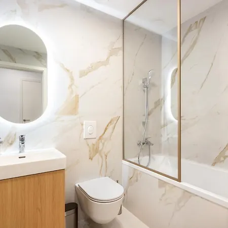 Modern Three-bedroom Masarykova With Private Parking Lubiana