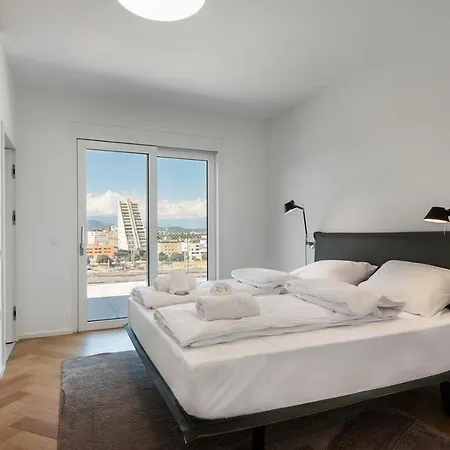Modern Three-bedroom Masarykova With Private Parking Апартаменты *