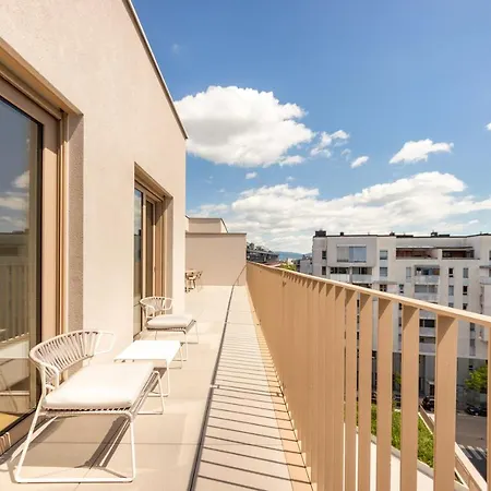 Modern Three-bedroom Masarykova With Private Parking Apartment *