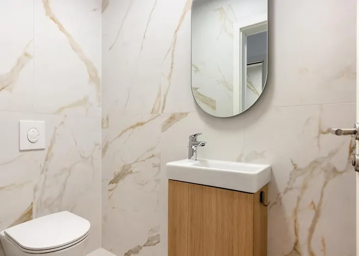 Modern Three-bedroom Masarykova With Private Parking Appartamento *