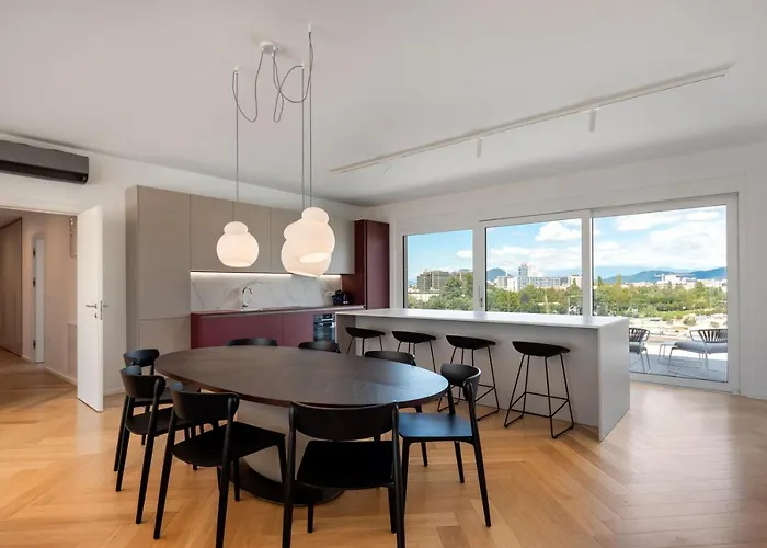 Modern Three-bedroom Masarykova With Private Parking Appartamento