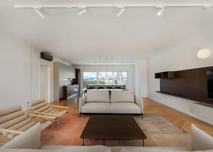 Modern Three-bedroom Masarykova With Private Parking Appartamento