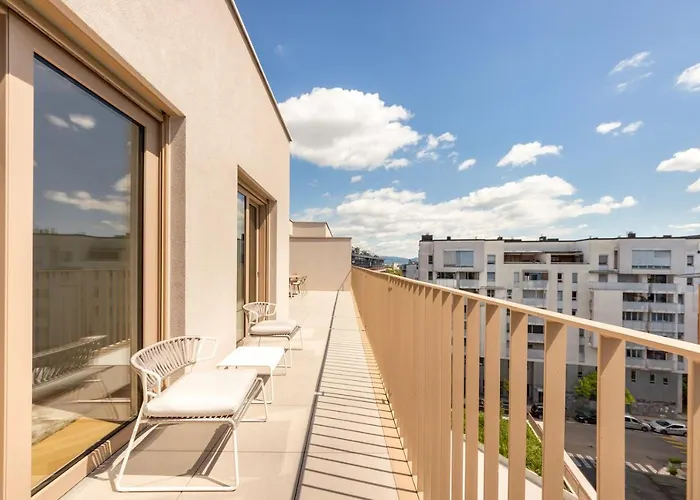 Modern Three-bedroom Masarykova With Private Parking Appartamento *