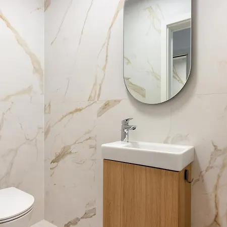 Modern Three-bedroom Masarykova With Private Parking Apartma *